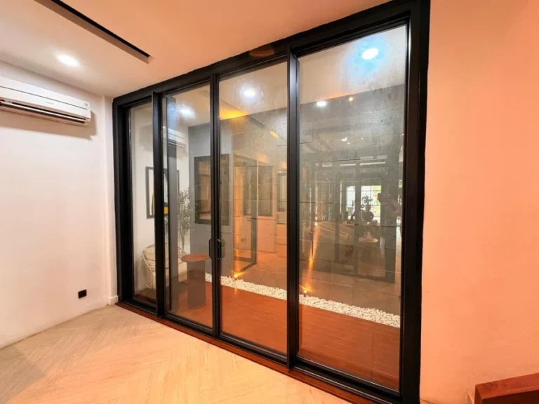 seamless track pintu aluminium DIVINE Series - rel pintu aluminium tanpa ambang - sliding door aluminium aman untuk rumah